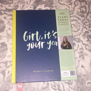 Rachel Hollis priority planner